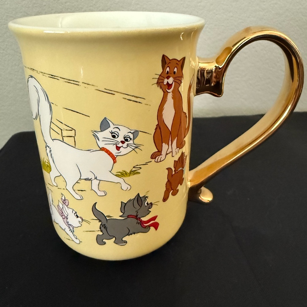 Disney 50th Celebration Mug Aristocrats with Gold Accent. Collectors Addition